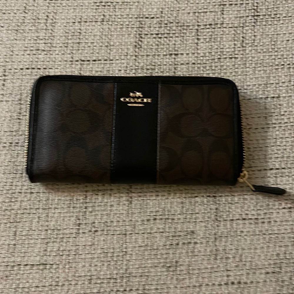 Coach wallet brown like new condition